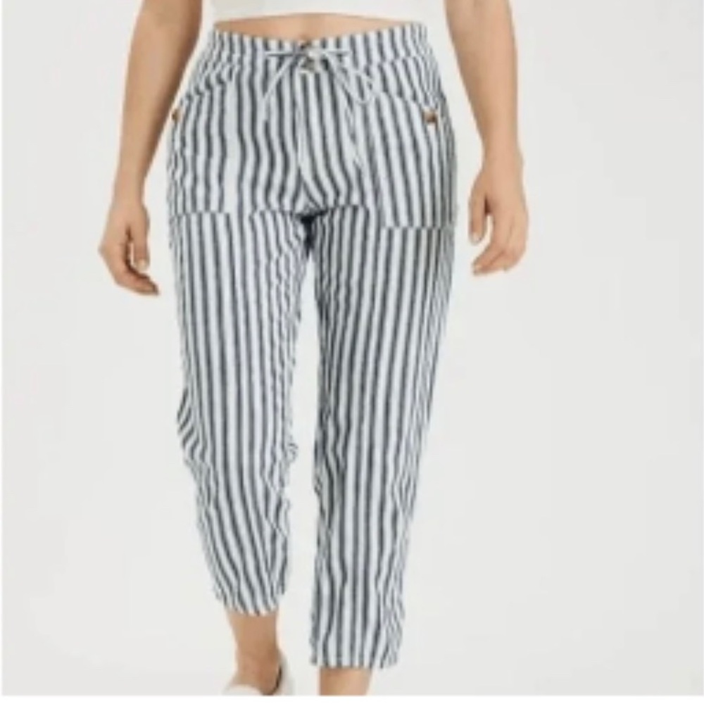 AMERICAN EAGLE Size 6 short striped high rise taper NWT